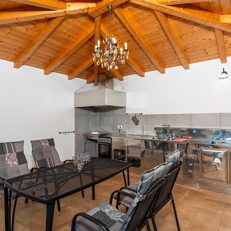 Villa Buroli With Pool, Sauna And Jacuzzi Exterior photo