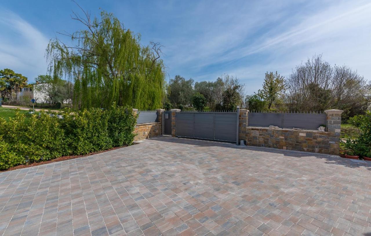 Villa Buroli With Pool, Sauna And Jacuzzi Exterior photo