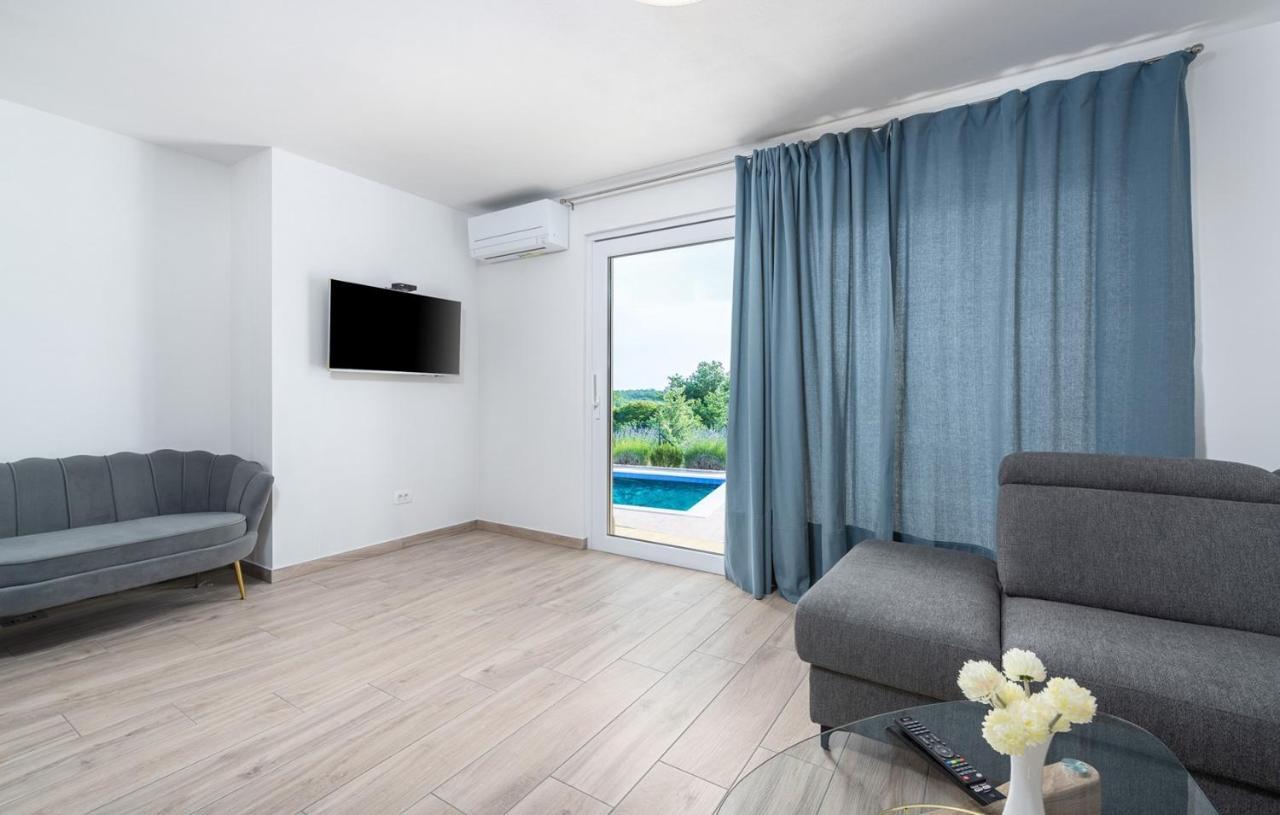 Villa Buroli With Pool, Sauna And Jacuzzi Exterior photo