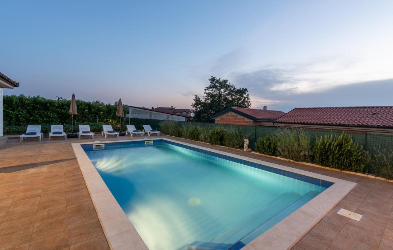 Villa Buroli With Pool, Sauna And Jacuzzi Exterior photo