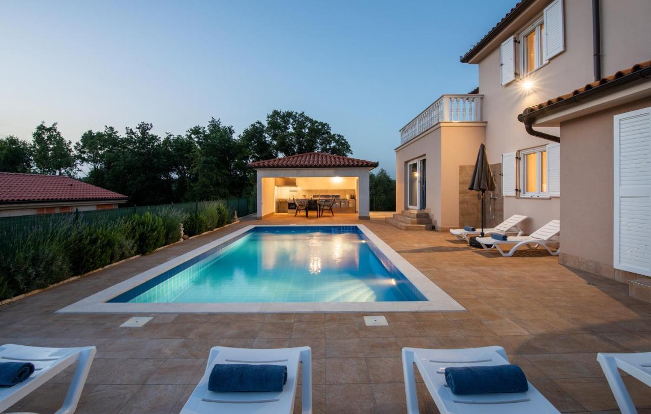 Villa Buroli With Pool, Sauna And Jacuzzi Exterior photo