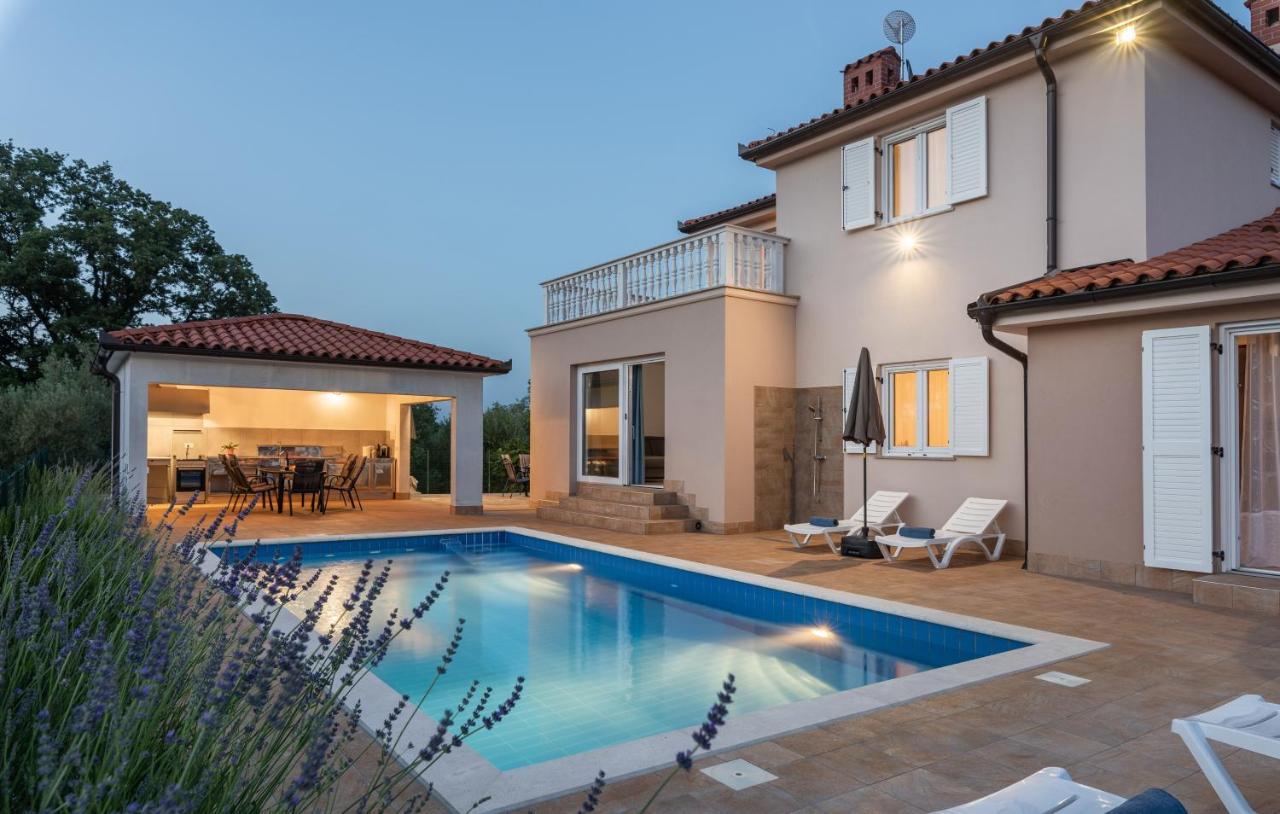 Villa Buroli With Pool, Sauna And Jacuzzi Exterior photo