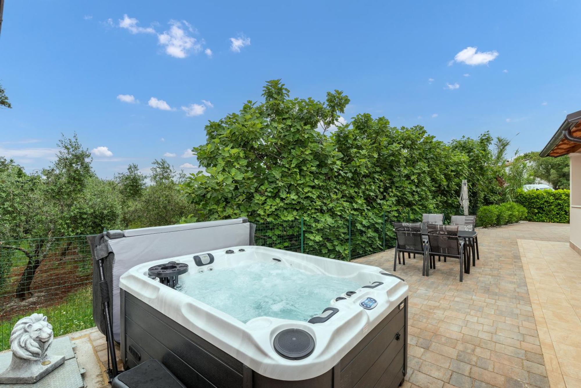 Villa Buroli With Pool, Sauna And Jacuzzi Exterior photo
