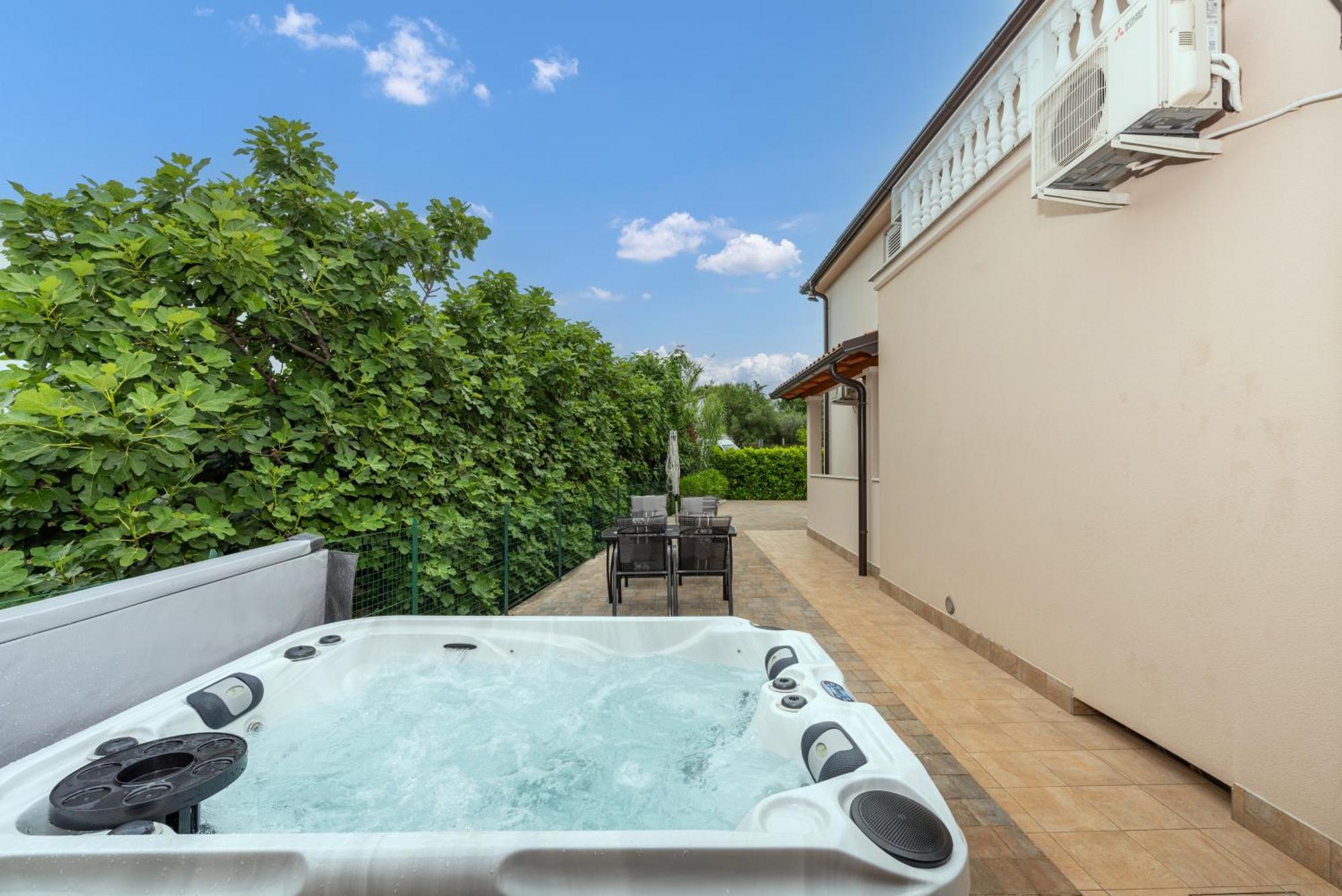 Villa Buroli With Pool, Sauna And Jacuzzi Exterior photo