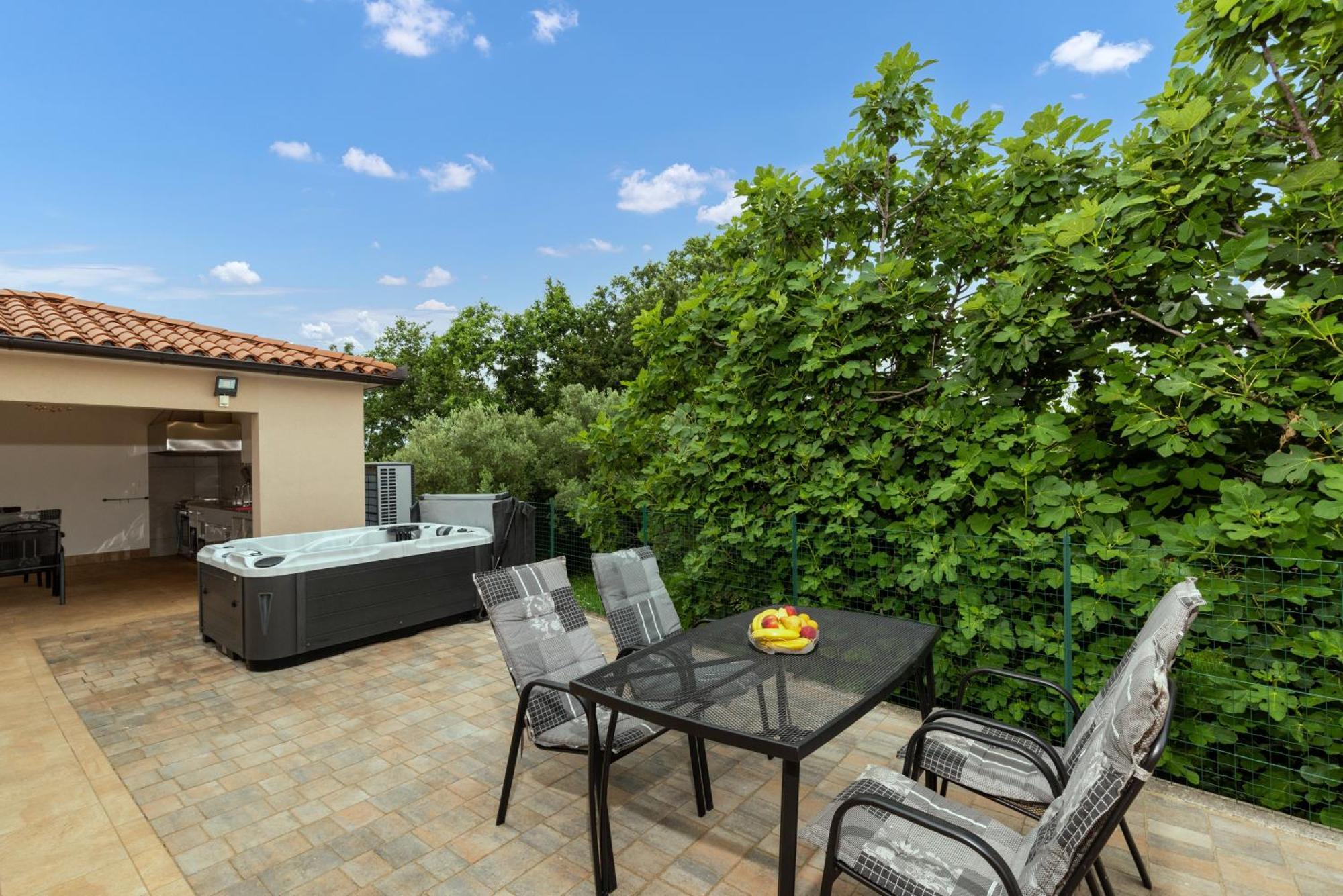 Villa Buroli With Pool, Sauna And Jacuzzi Exterior photo